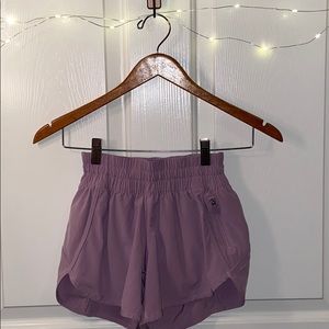 LULULEMON SIZE 4 NEVER WORN LOOSE SHORTS
